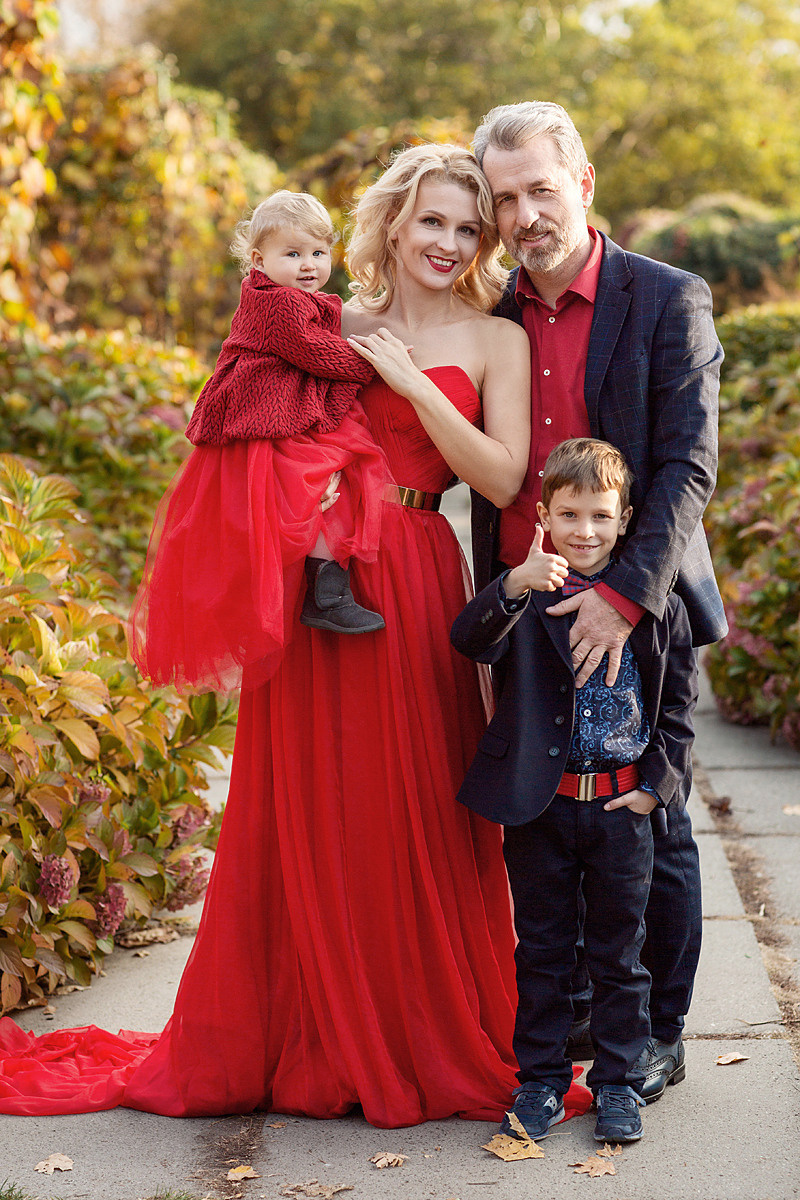 FAMILY photoshoot in the park. Art photographer in Amsterdam, the Netherlands Irina Dzhul