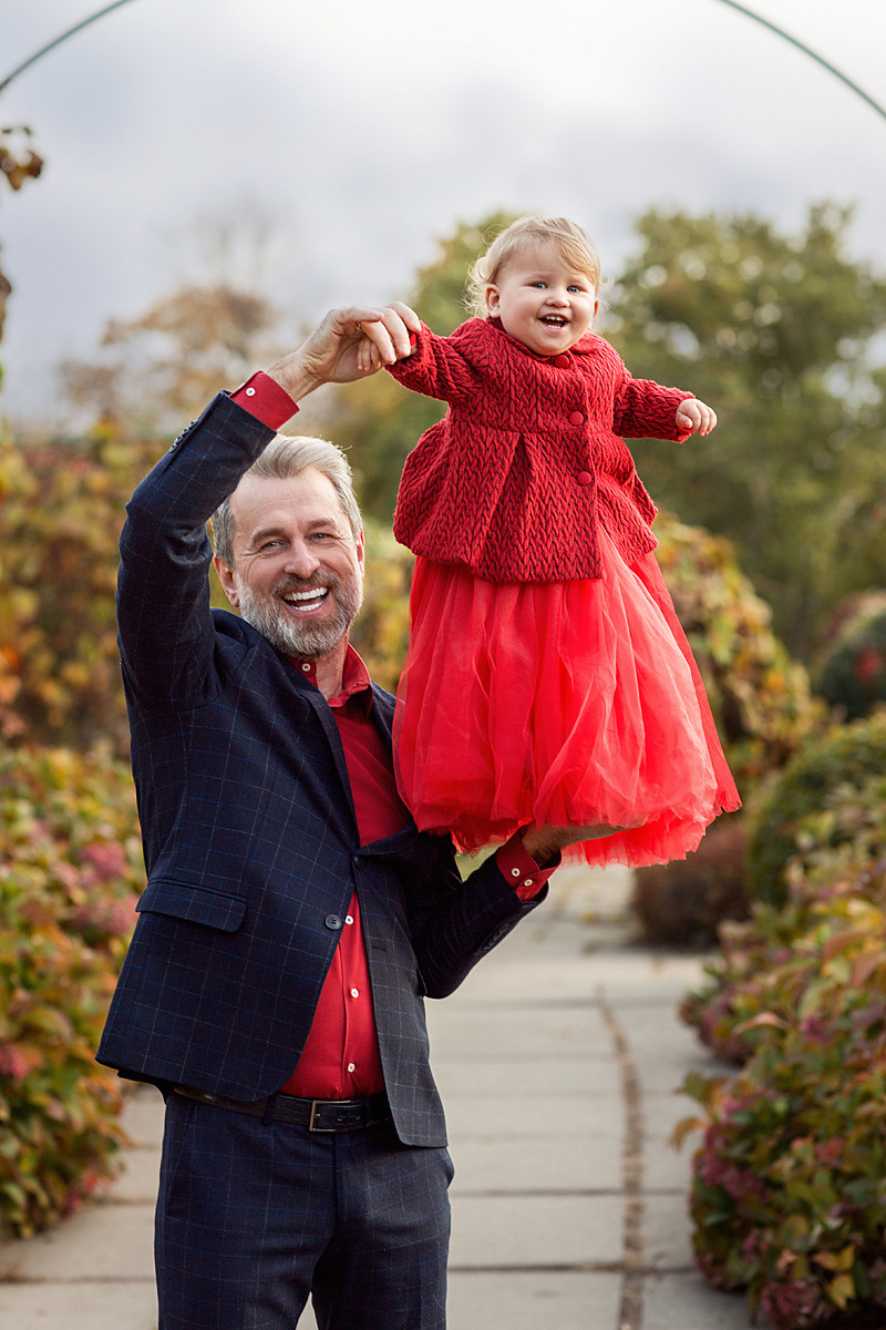 FAMILY photoshoot in the park. Art photographer in Amsterdam, the Netherlands Irina Dzhul