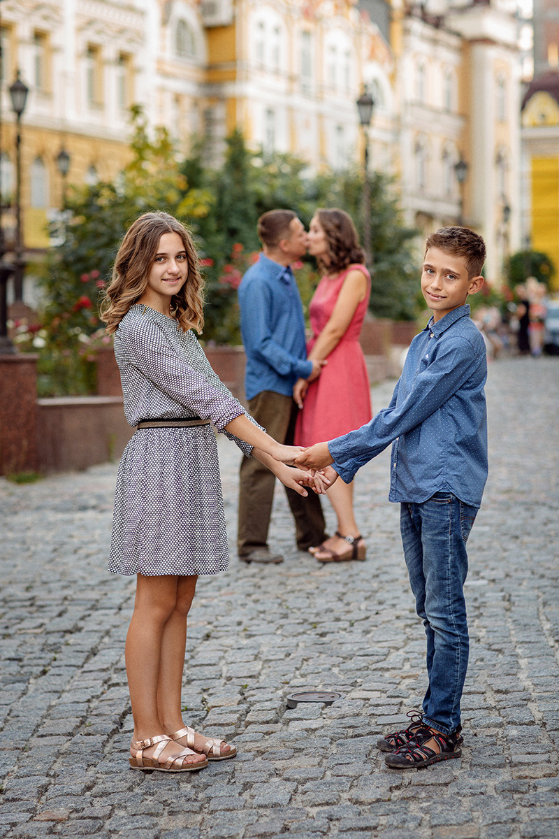 Street FAMILY photoshoot. Art photographer in Amsterdam, the Netherlands Irina Dzhul