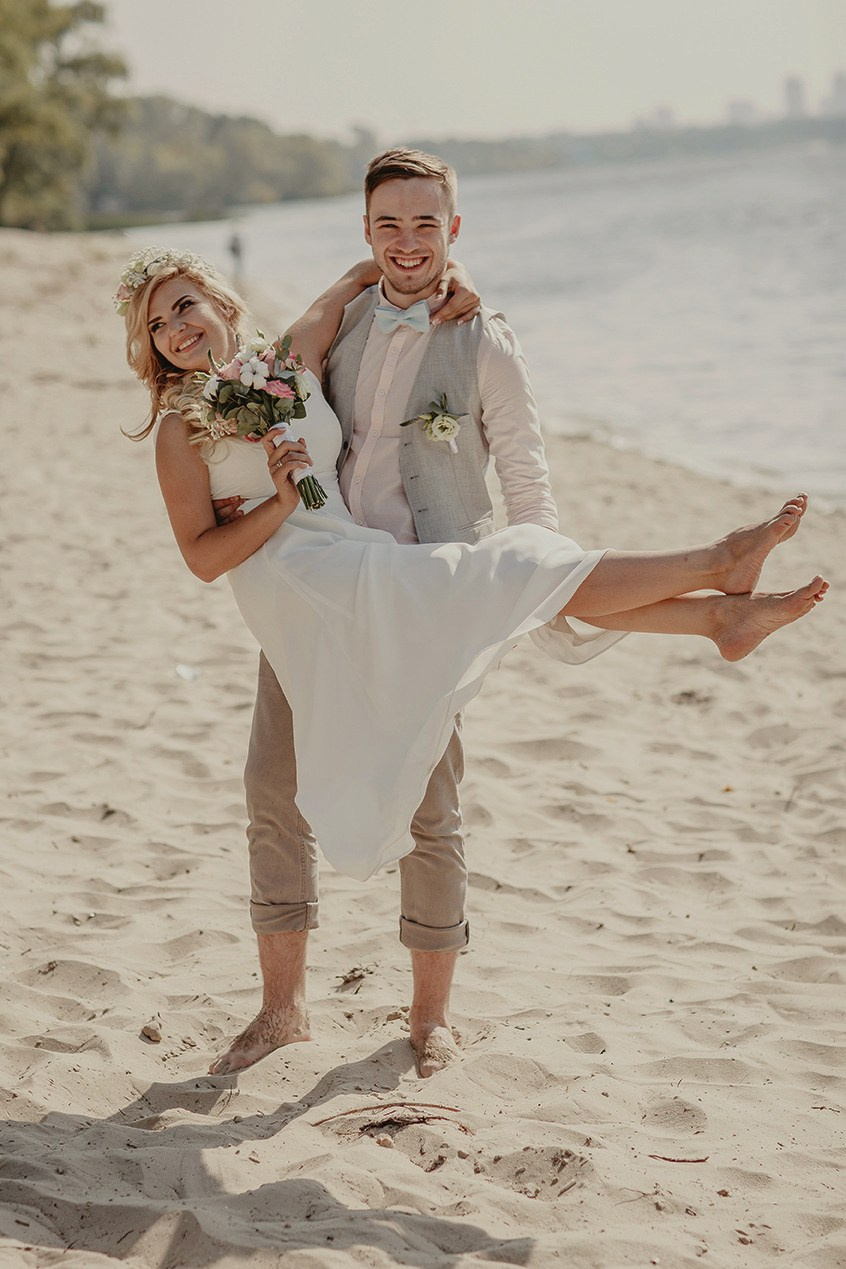 Walking Wedding Photo Session. Art photographer in Amsterdam, the Netherlands Irina Dzhul