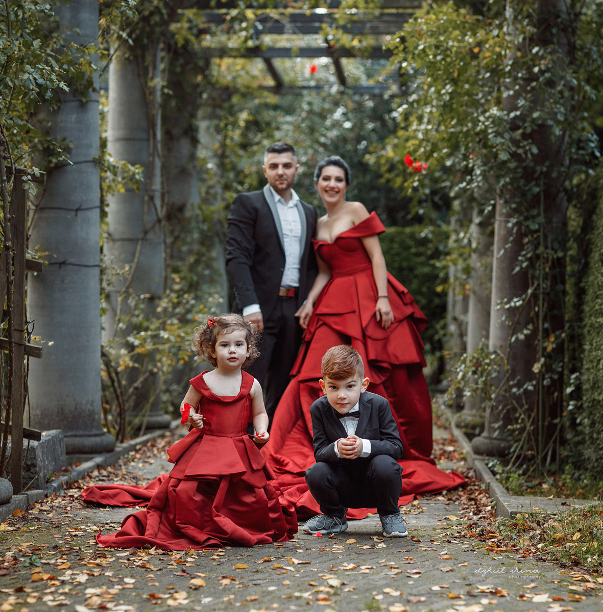 FAMILY photoshoot in Amstelveen. Art photographer in Amsterdam, the Netherlands Irina Dzhul