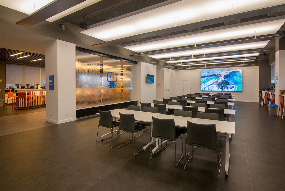 IT center Data ROBOT photoshoot. Art photographer in Amsterdam, the Netherlands Irina Dzhul