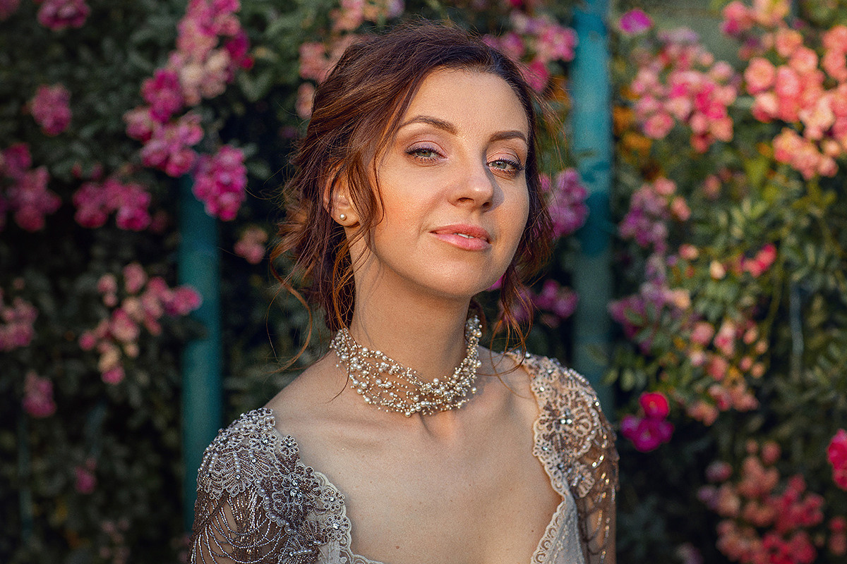 Photosession Wedding party in the rose garden. Art photographer in Amsterdam, the Netherlands Irina Dzhul