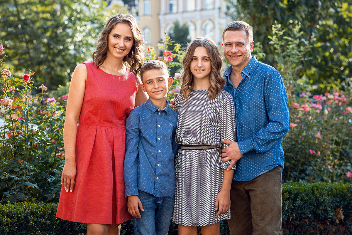 Street FAMILY photoshoot. Art photographer in Amsterdam, the Netherlands Irina Dzhul