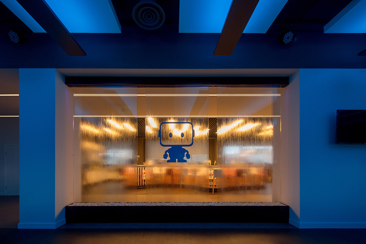 IT center Data ROBOT photoshoot. Art photographer in Amsterdam, the Netherlands Irina Dzhul