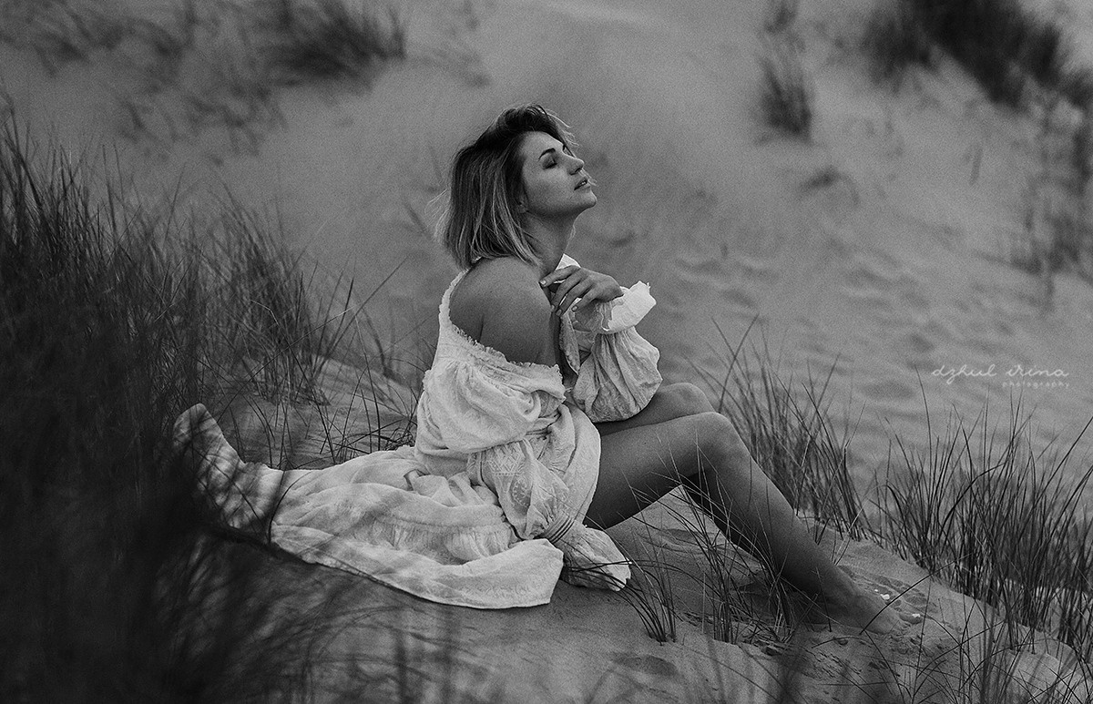 Black and white photoshoot on the Northern Sea. Art photographer in Amsterdam, the Netherlands Irina Dzhul