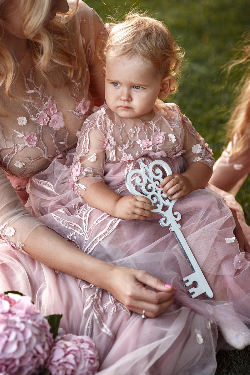 Sunset FAMILY photoshoot. Art photographer in Amsterdam, the Netherlands Irina Dzhul