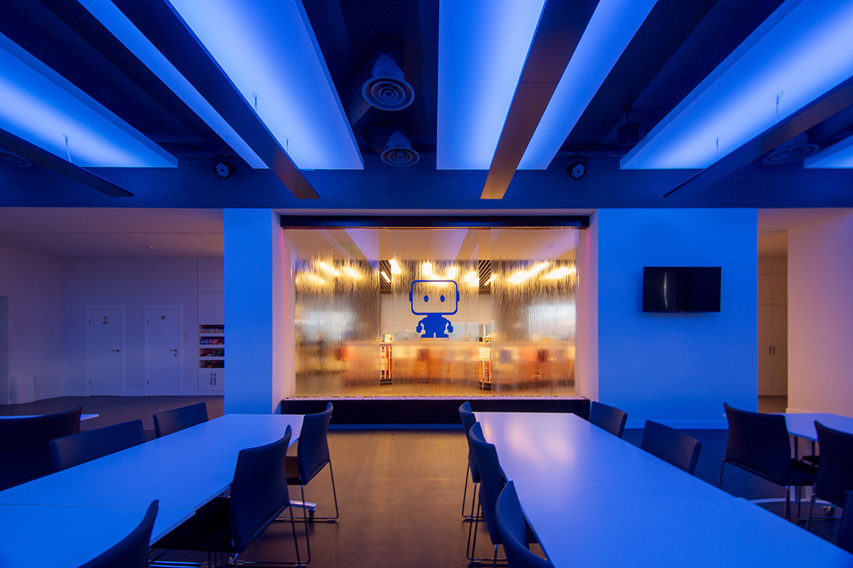 IT center Data ROBOT photoshoot. Art photographer in Amsterdam, the Netherlands Irina Dzhul