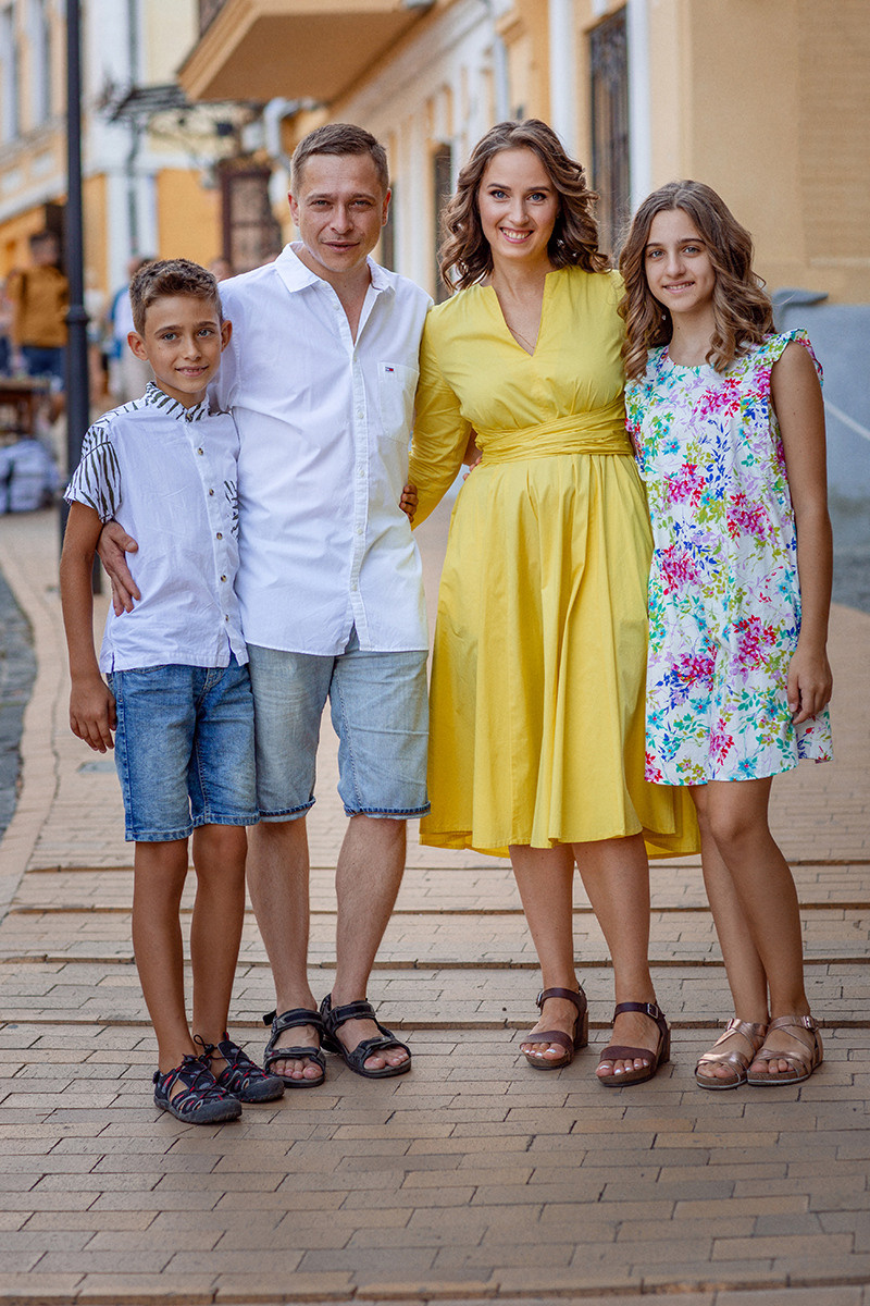 Street FAMILY photoshoot. Art photographer in Amsterdam, the Netherlands Irina Dzhul