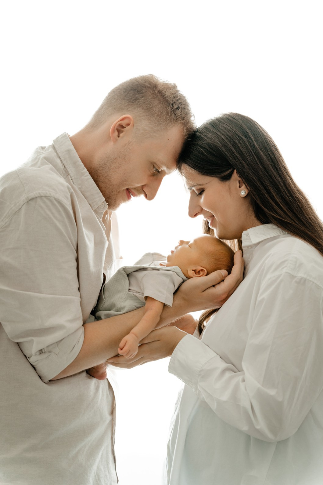 Familienfotografie Hanau, Neugeborenenfotografie Hanau, Hanau Familienfotograf, Babyfotografie Hanau, Schwangerschaftsfotografie Hanau, Kinderfotografie Hanau, Fotostudio für Familien und Neugeborene in Hanau, Hanau Familienfotografin, Neugeborenenfotografin Hanau, Familienfotoshootings Hanau, Hanau Babyfotografin, Hanau Schwangerschaftsfotografin, Hanau Kinderfotograf, Natürliche Familienfotos Hanau, Kreative Neugeborenenfotos Hanau, Hanau Familienfotostudio, Familienfotografie im Freien Hanau, Authentische Familienbilder Hanau, Neugeborenenfotografie zu Hause Hanau, Hanau professionelle Familienfotos