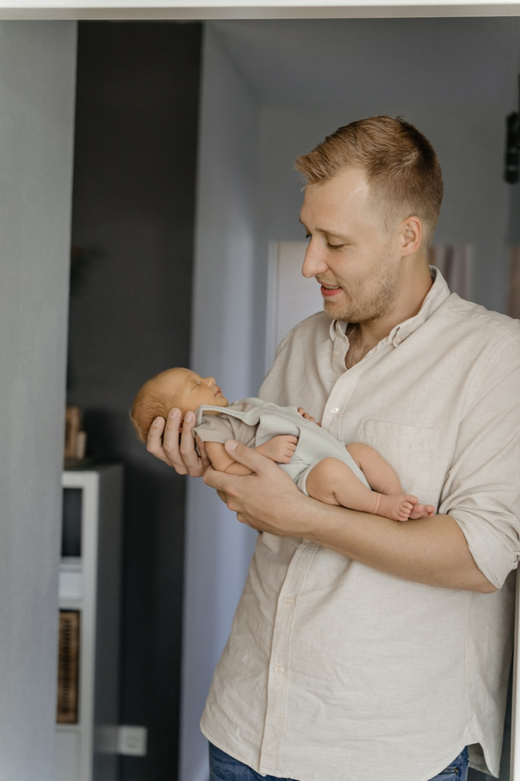 Familienfotografie Hanau, Neugeborenenfotografie Hanau, Hanau Familienfotograf, Babyfotografie Hanau, Schwangerschaftsfotografie Hanau, Kinderfotografie Hanau, Fotostudio für Familien und Neugeborene in Hanau, Hanau Familienfotografin, Neugeborenenfotografin Hanau, Familienfotoshootings Hanau, Hanau Babyfotografin, Hanau Schwangerschaftsfotografin, Hanau Kinderfotograf, Natürliche Familienfotos Hanau, Kreative Neugeborenenfotos Hanau, Hanau Familienfotostudio, Familienfotografie im Freien Hanau, Authentische Familienbilder Hanau, Neugeborenenfotografie zu Hause Hanau, Hanau professionelle Familienfotos