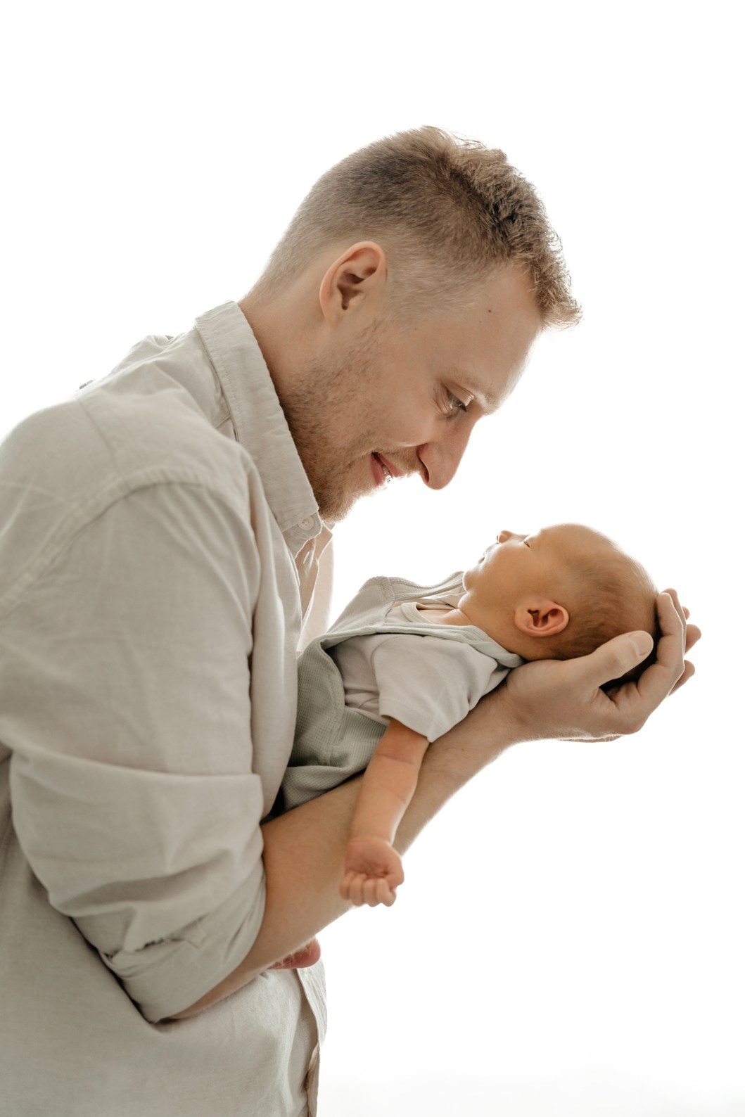 Familienfotografie Hanau, Neugeborenenfotografie Hanau, Hanau Familienfotograf, Babyfotografie Hanau, Schwangerschaftsfotografie Hanau, Kinderfotografie Hanau, Fotostudio für Familien und Neugeborene in Hanau, Hanau Familienfotografin, Neugeborenenfotografin Hanau, Familienfotoshootings Hanau, Hanau Babyfotografin, Hanau Schwangerschaftsfotografin, Hanau Kinderfotograf, Natürliche Familienfotos Hanau, Kreative Neugeborenenfotos Hanau, Hanau Familienfotostudio, Familienfotografie im Freien Hanau, Authentische Familienbilder Hanau, Neugeborenenfotografie zu Hause Hanau, Hanau professionelle Familienfotos