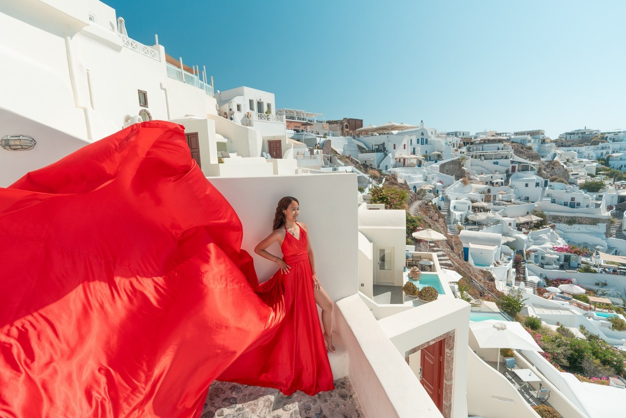 Santorini flying dress reviews photographer & Testimonials | SokoLOVE. Photographer in Santorini SokoLOVE Alex| Flying Dress Santorini