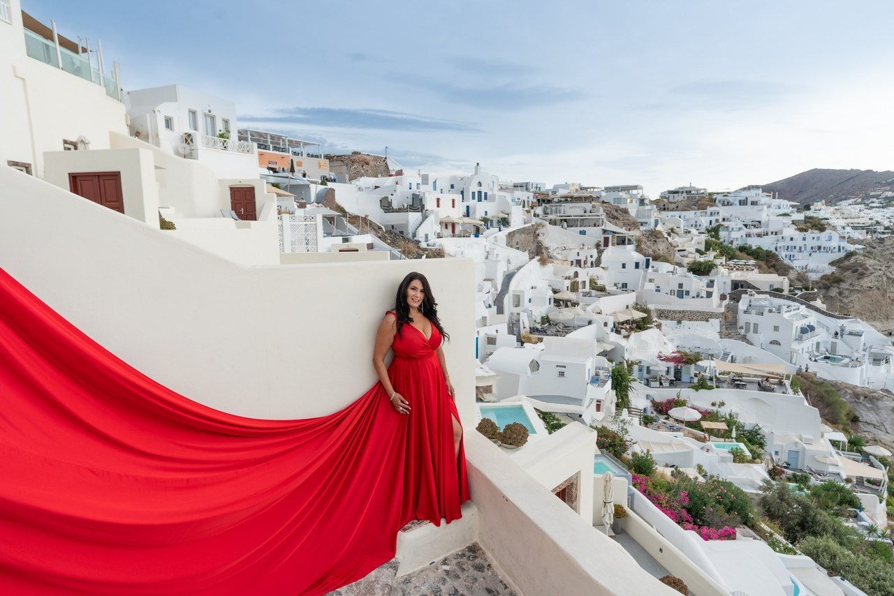 Santorini flying dress reviews photographer & Testimonials | SokoLOVE. Photographer in Santorini SokoLOVE Alex| Flying Dress Santorini