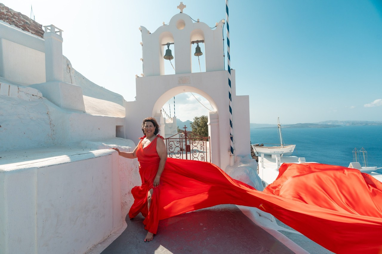 Santorini flying dress reviews photographer & Testimonials | SokoLOVE. Photographer in Santorini SokoLOVE Alex| Flying Dress Santorini