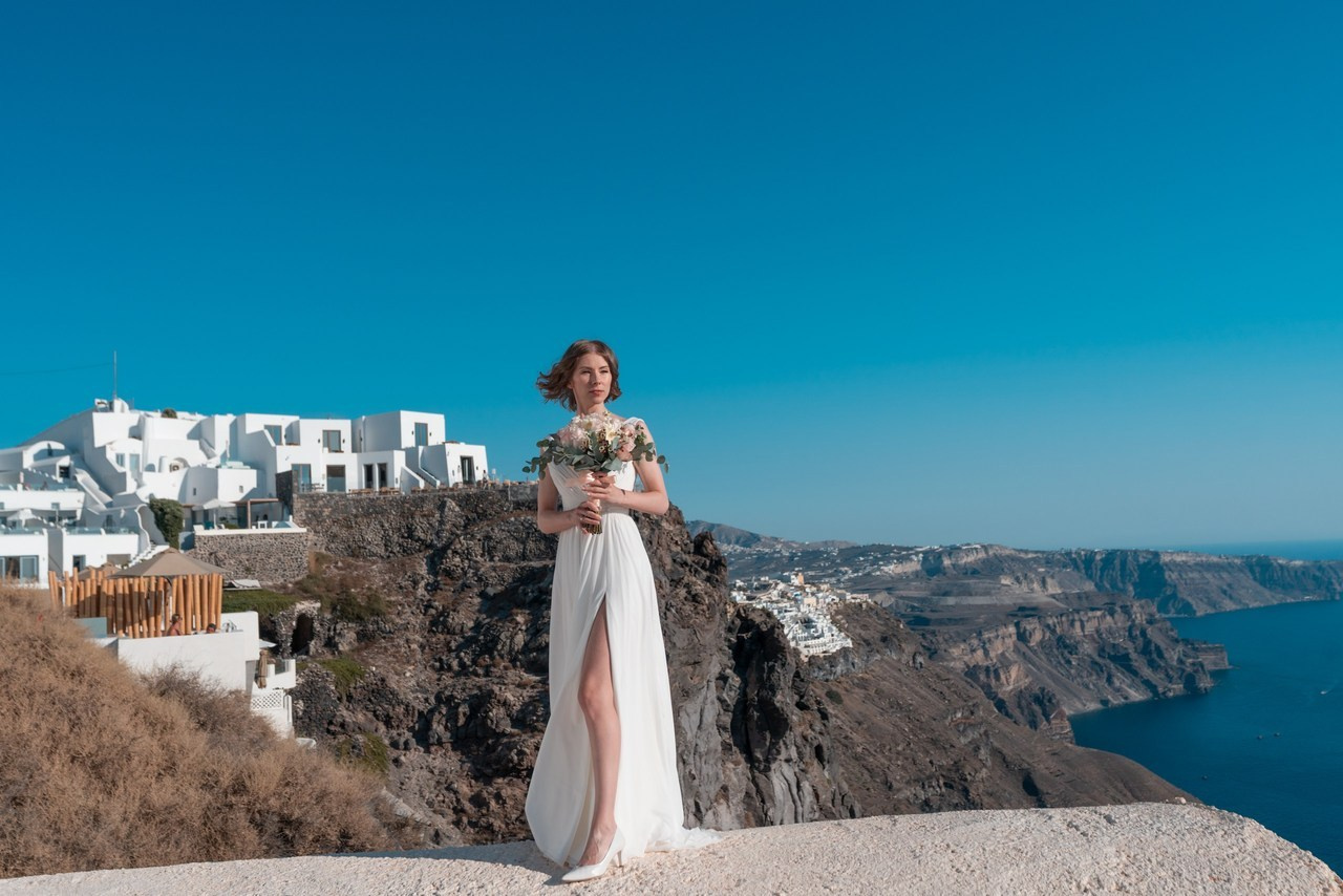 Santorini flying dress reviews photographer & Testimonials | SokoLOVE. Photographer in Santorini SokoLOVE Alex| Flying Dress Santorini