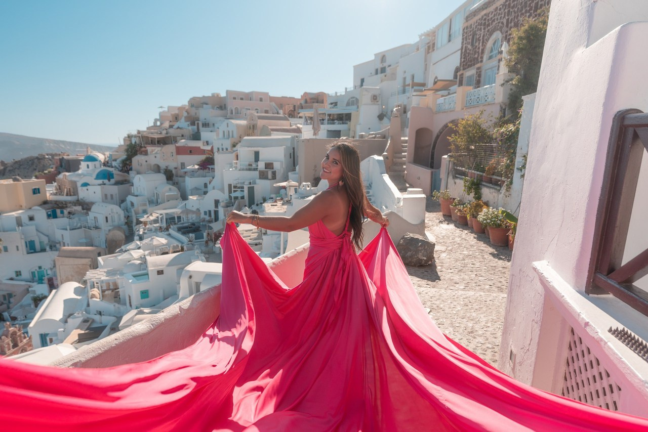 Santorini flying dress reviews photographer & Testimonials | SokoLOVE. Photographer in Santorini SokoLOVE Alex| Flying Dress Santorini