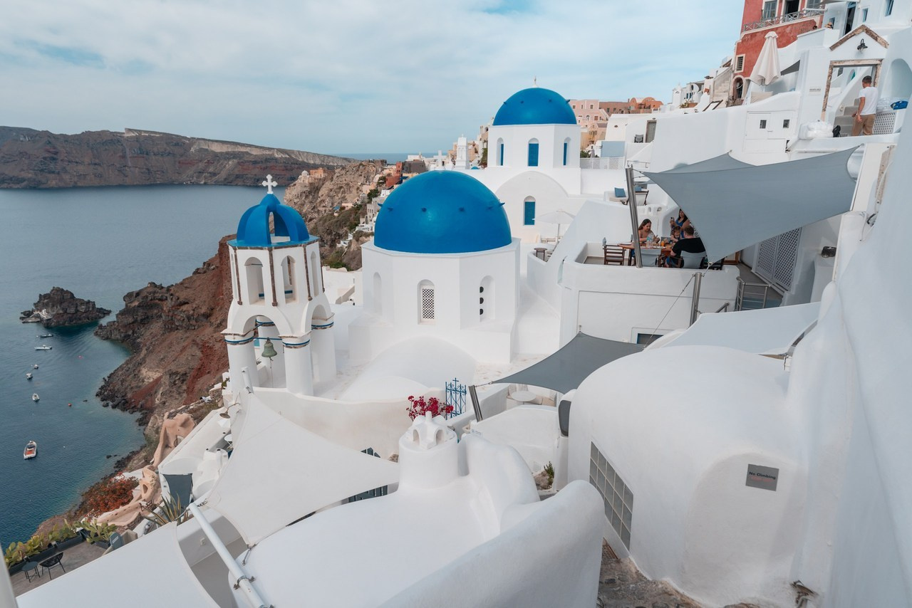 Santorini flying dress reviews photographer & Testimonials | SokoLOVE. Photographer in Santorini SokoLOVE Alex| Flying Dress Santorini