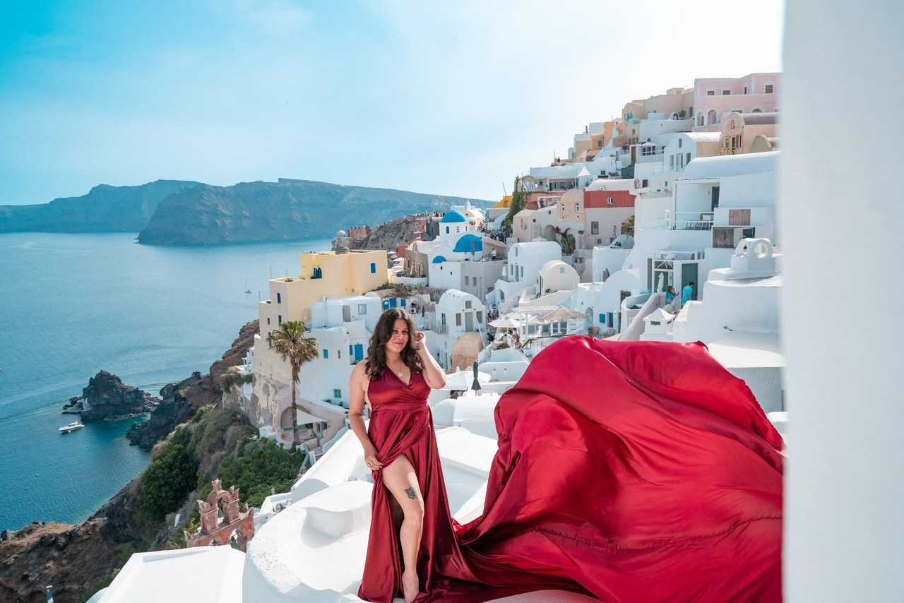 Santorini flying dress reviews photographer & Testimonials | SokoLOVE. Photographer in Santorini SokoLOVE Alex| Flying Dress Santorini
