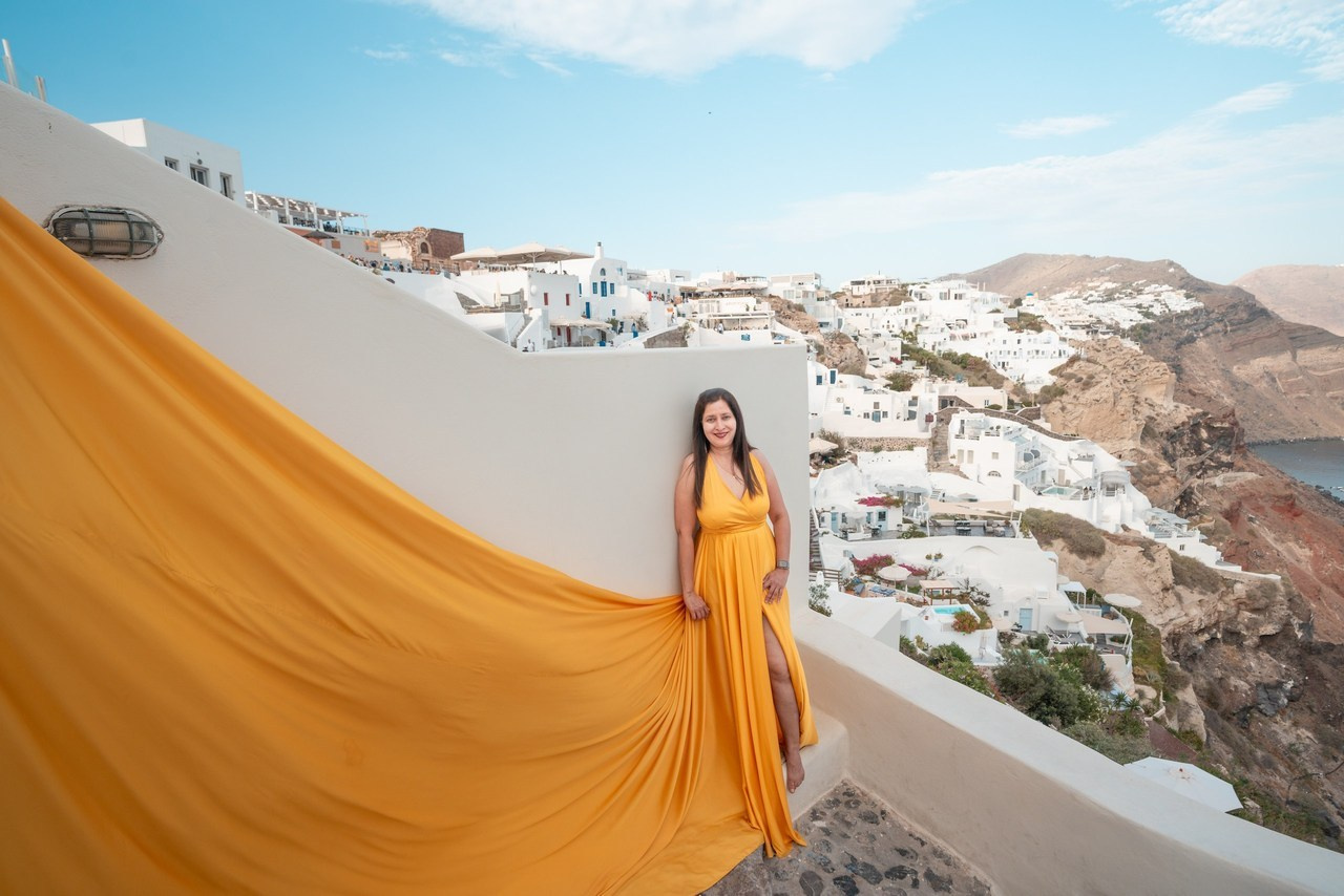 Santorini flying dress reviews photographer & Testimonials | SokoLOVE. Photographer in Santorini SokoLOVE Alex| Flying Dress Santorini