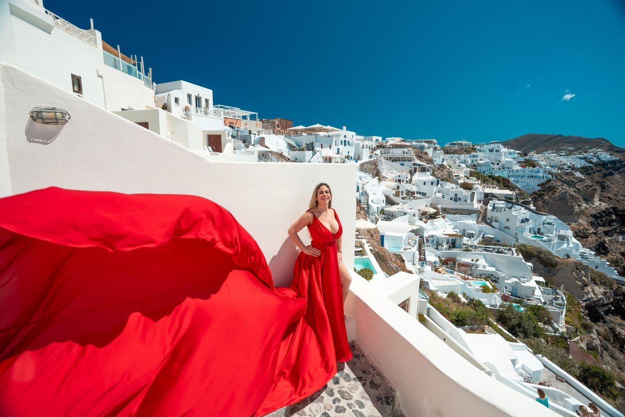 Santorini flying dress reviews photographer & Testimonials | SokoLOVE. Photographer in Santorini SokoLOVE Alex| Flying Dress Santorini