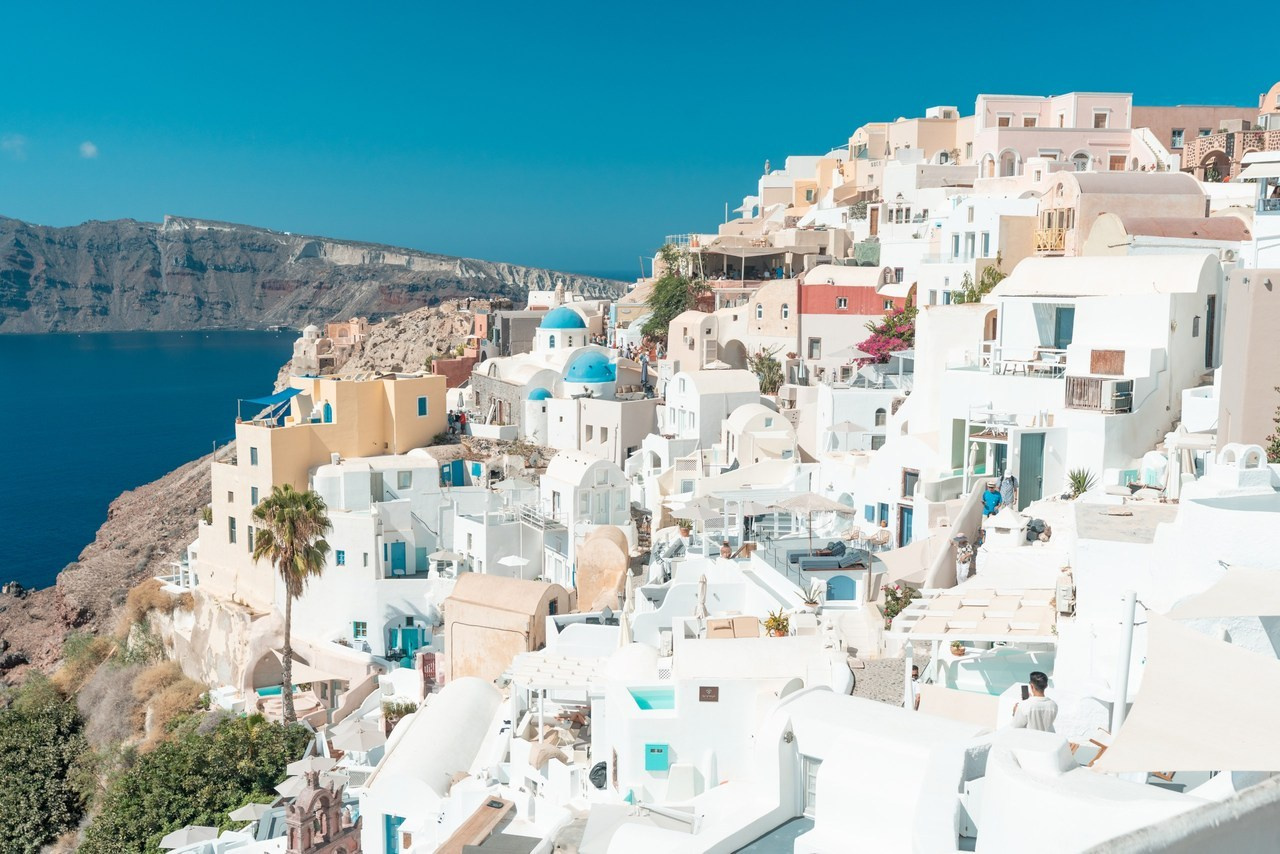 Santorini flying dress reviews photographer & Testimonials | SokoLOVE. Photographer in Santorini SokoLOVE Alex| Flying Dress Santorini