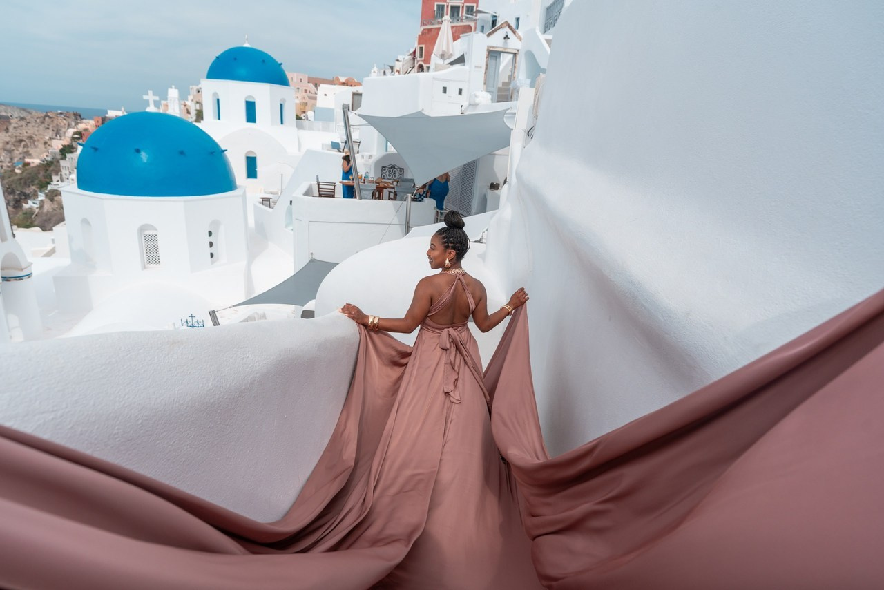 Santorini flying dress reviews photographer & Testimonials | SokoLOVE. Photographer in Santorini SokoLOVE Alex| Flying Dress Santorini