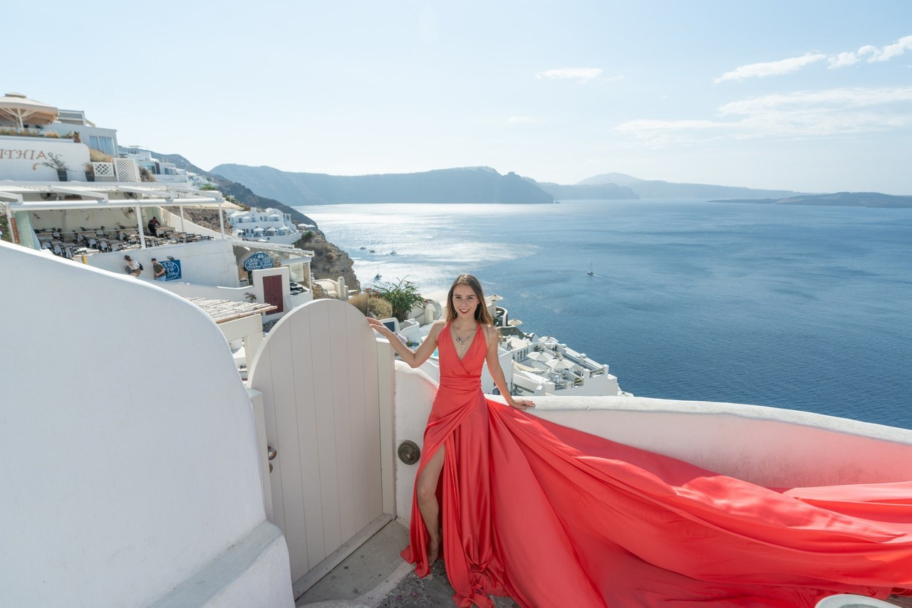 Santorini flying dress reviews photographer & Testimonials | SokoLOVE. Photographer in Santorini SokoLOVE Alex| Flying Dress Santorini
