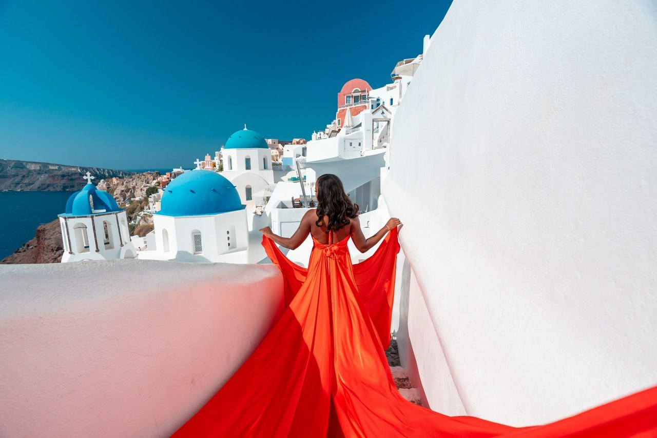 Santorini flying dress reviews photographer & Testimonials | SokoLOVE. Photographer in Santorini SokoLOVE Alex| Flying Dress Santorini