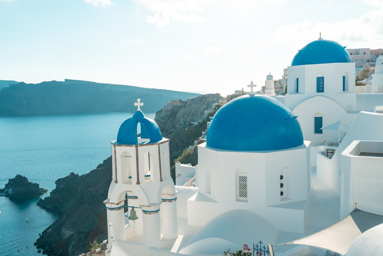 Santorini flying dress reviews photographer & Testimonials | SokoLOVE. Photographer in Santorini SokoLOVE Alex| Flying Dress Santorini