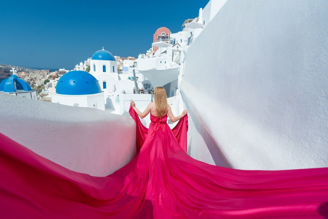 Santorini flying dress reviews photographer & Testimonials | SokoLOVE. Photographer in Santorini SokoLOVE Alex| Flying Dress Santorini