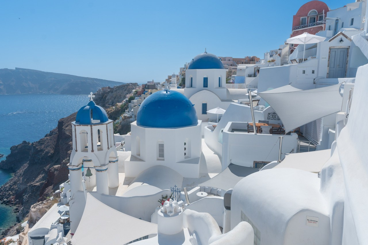 Santorini flying dress reviews photographer & Testimonials | SokoLOVE. Photographer in Santorini SokoLOVE Alex| Flying Dress Santorini