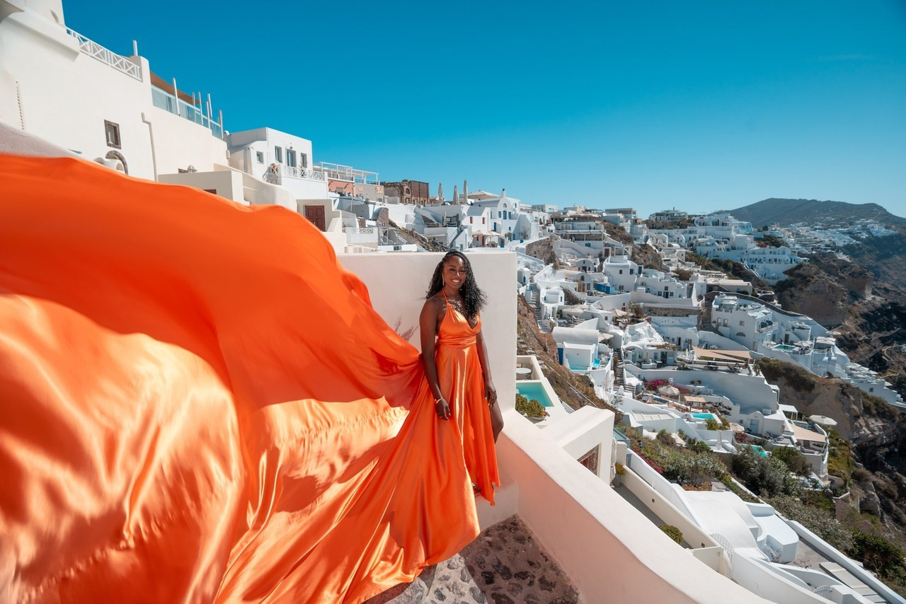 Santorini flying dress reviews photographer & Testimonials | SokoLOVE. Photographer in Santorini SokoLOVE Alex| Flying Dress Santorini