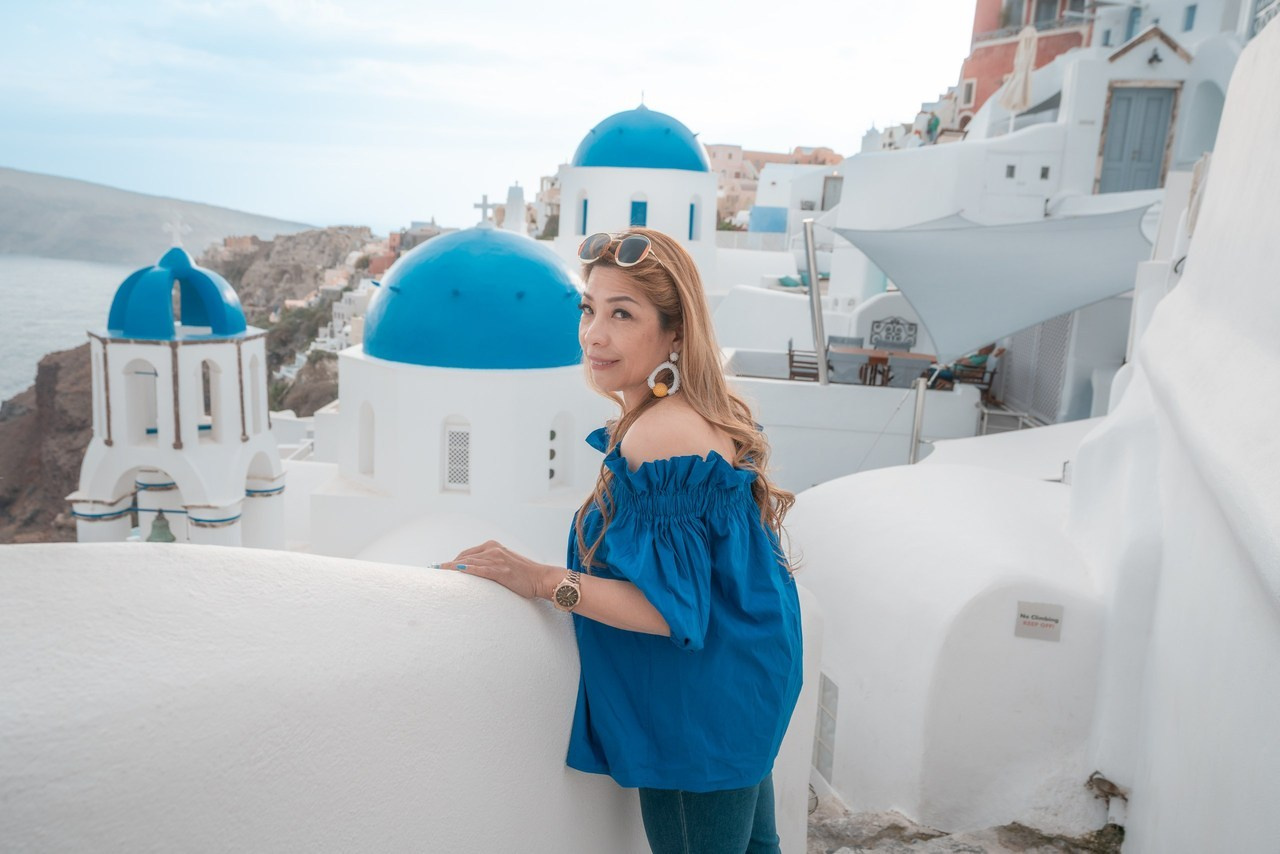 Santorini flying dress reviews photographer & Testimonials | SokoLOVE. Photographer in Santorini SokoLOVE Alex| Flying Dress Santorini