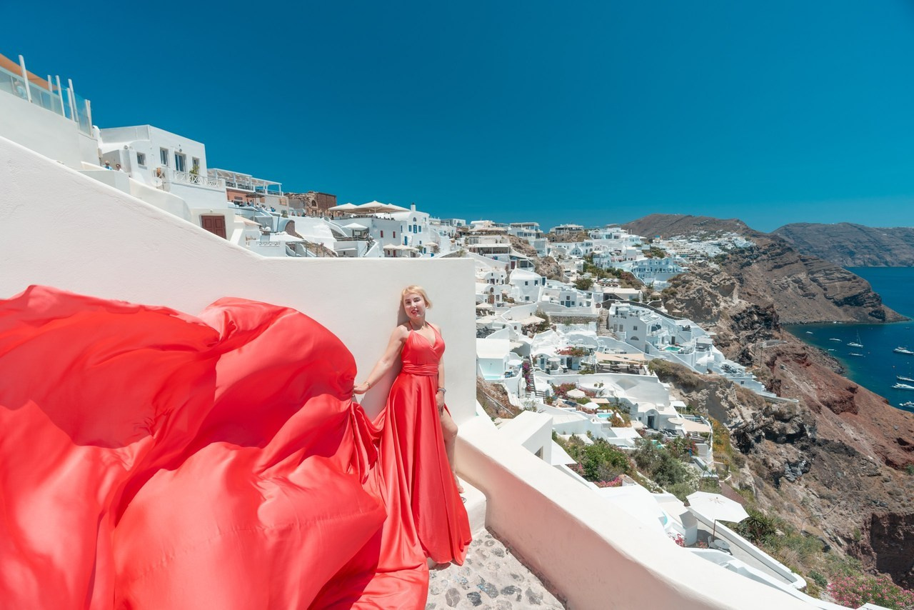 Santorini flying dress reviews photographer & Testimonials | SokoLOVE. Photographer in Santorini SokoLOVE Alex| Flying Dress Santorini