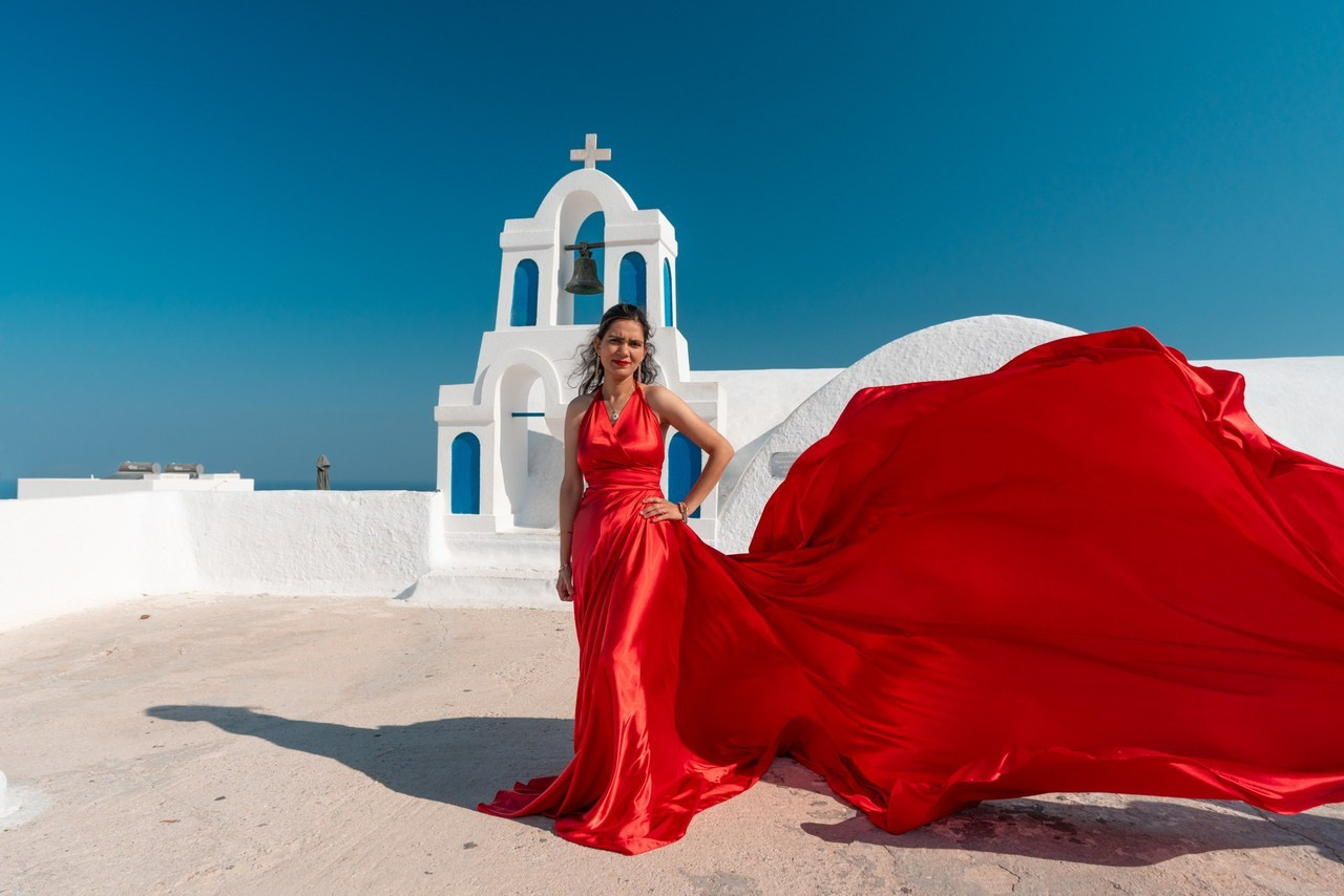Santorini flying dress reviews photographer & Testimonials | SokoLOVE. Photographer in Santorini SokoLOVE Alex| Flying Dress Santorini