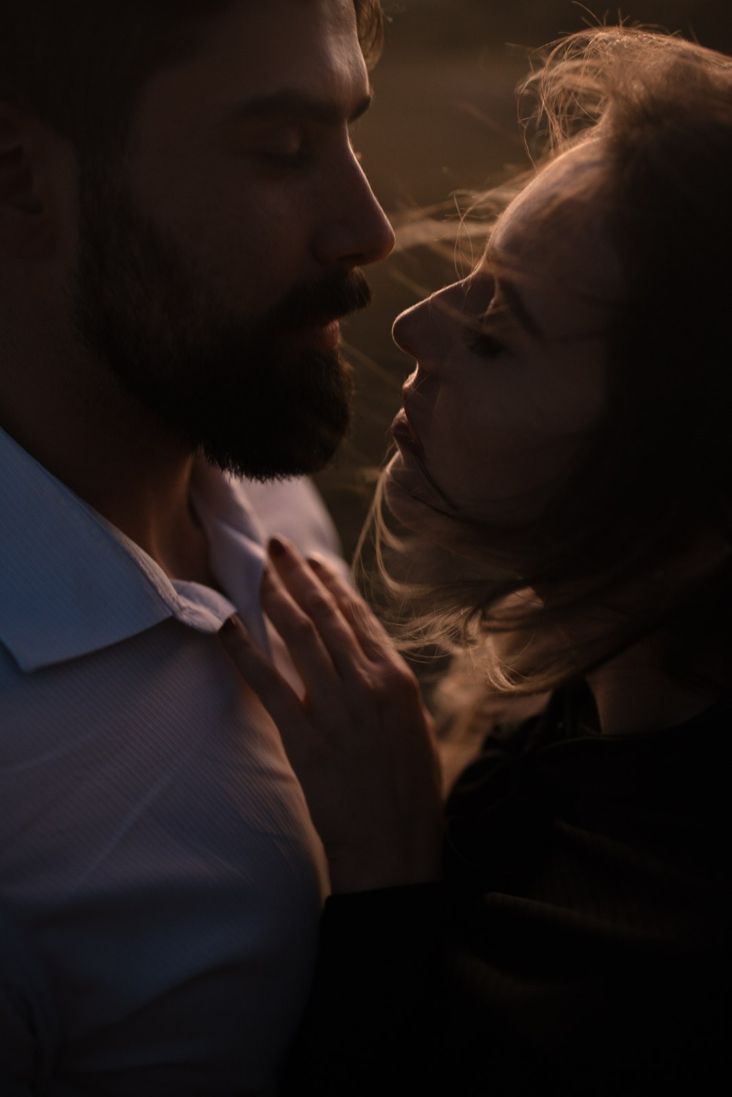 Sabrina e Vinícius em Lapinha da Serra MG, ensaio pré-wedding no campo aberto, luz natural e narrativa documental que valoriza o simples e real.