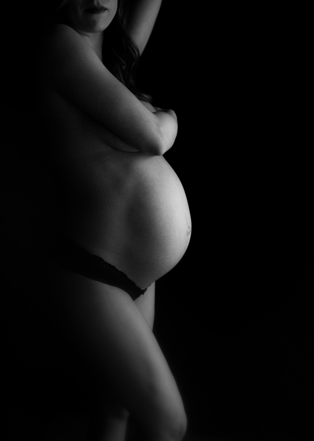 silhouette of pregnant woman 