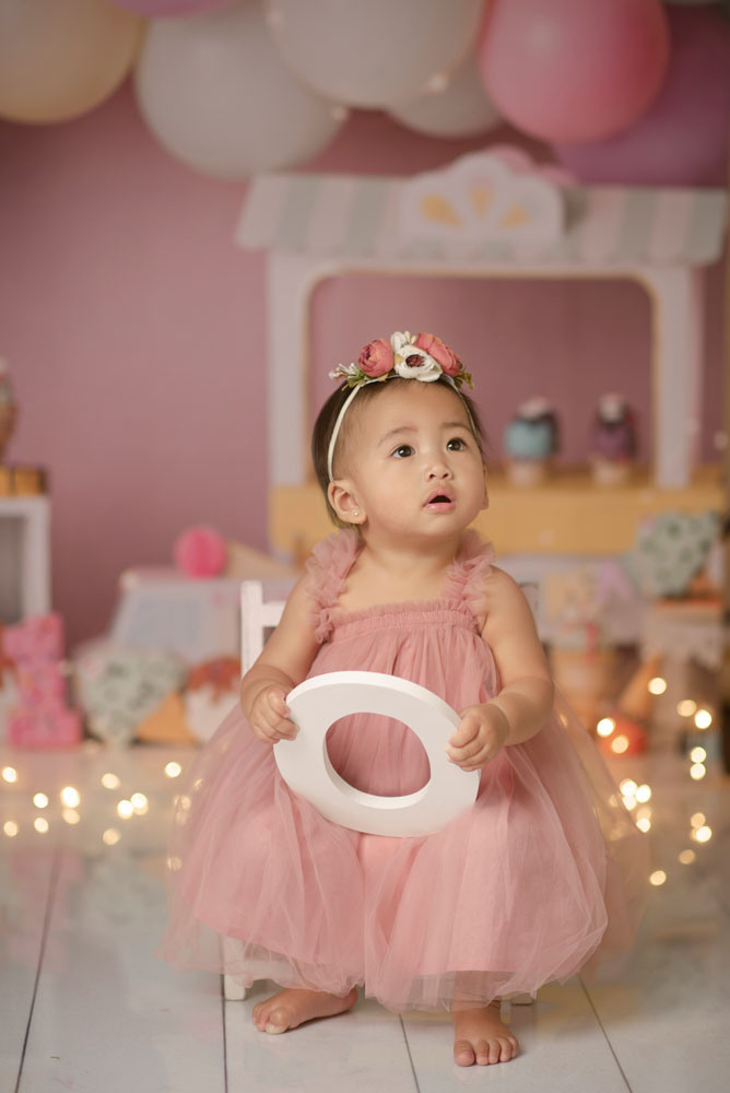 Donut sweet me Cake smash photoshoot. Family photographer in Roseville, Rocklin, Folsom, Sacramento