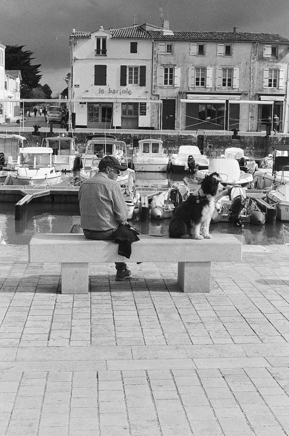 Argentique 🎞️ 📷. Anastasia Shapoval violoniste et photographe. Paris — Bourges