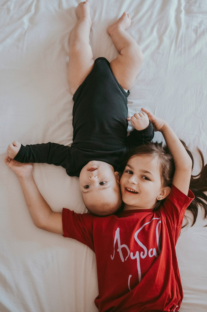 Dobro dosao, Jakove / porodicno fotografisanje kod kuce. Deciji i porodicni fotograf u Beogradu Oksana Skendzic