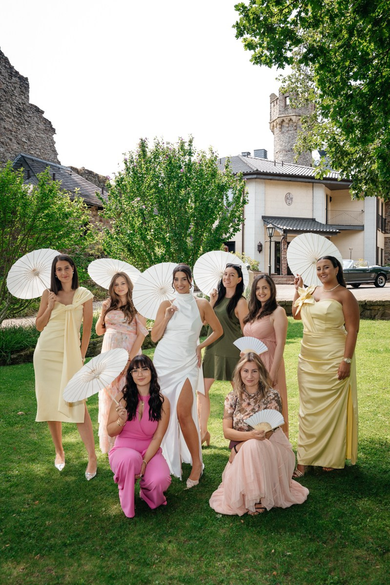 Civil Wedding at Burg Schwarzenstein in Geisenheim. Wedding photographer & videographer in Germany and Frankfurt | Denis Mirosnik