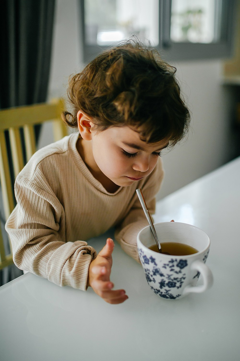 Mom&daughter at home. Family photographer in Israel