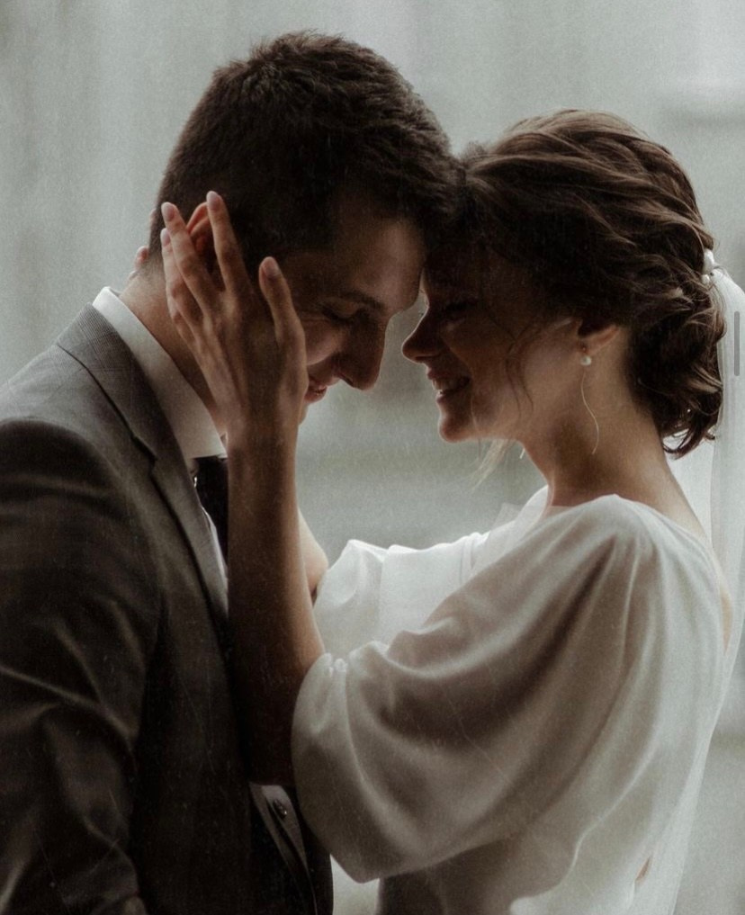 Posa di base per un servizio fotografico di coppia