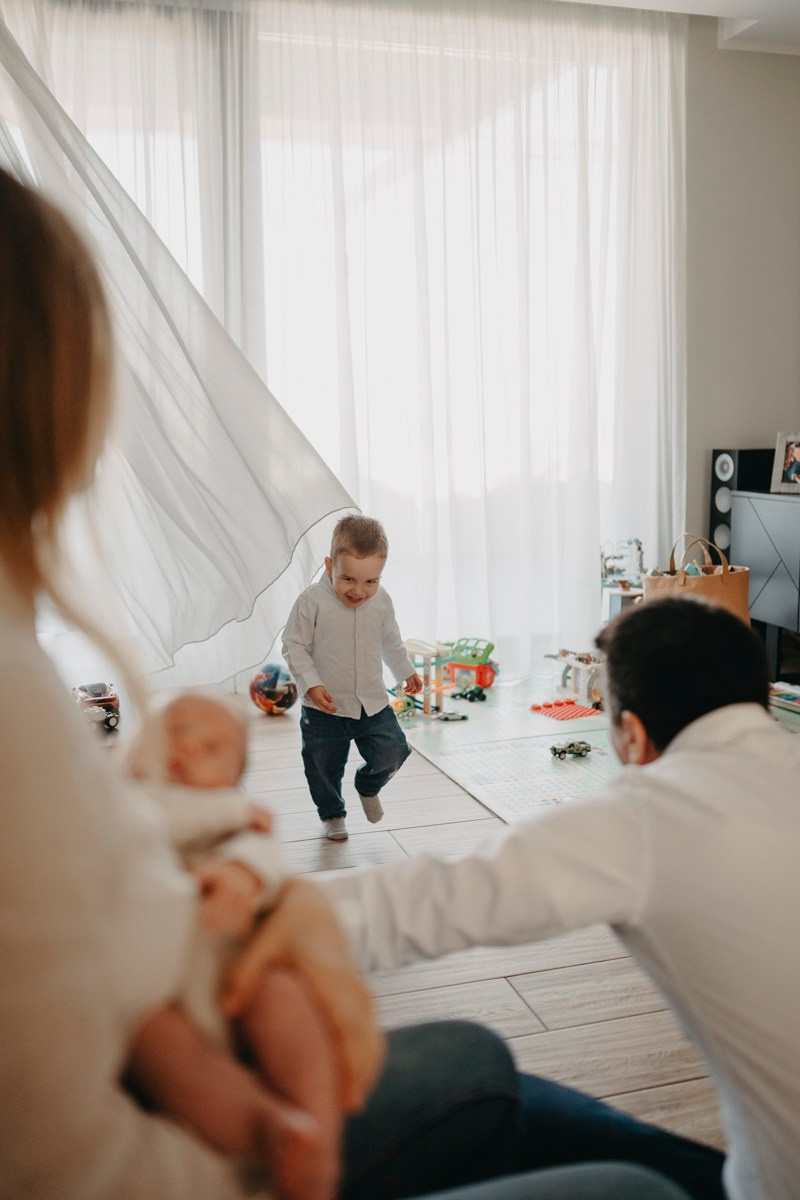 Fotografisanje bebe kod kuce — Milana, Milos, Marko i Mila. Deciji i porodicni fotograf u Beogradu Oksana Skendzic