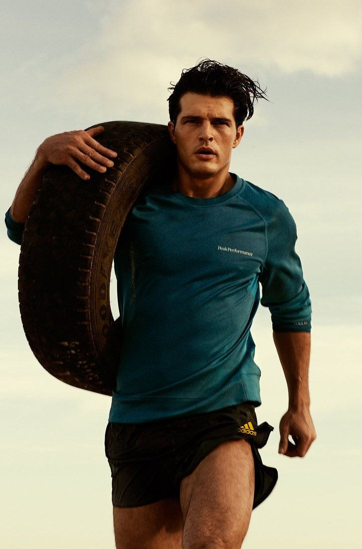 МУСКУЛИСТЫЕ МУЖЧИНЫ