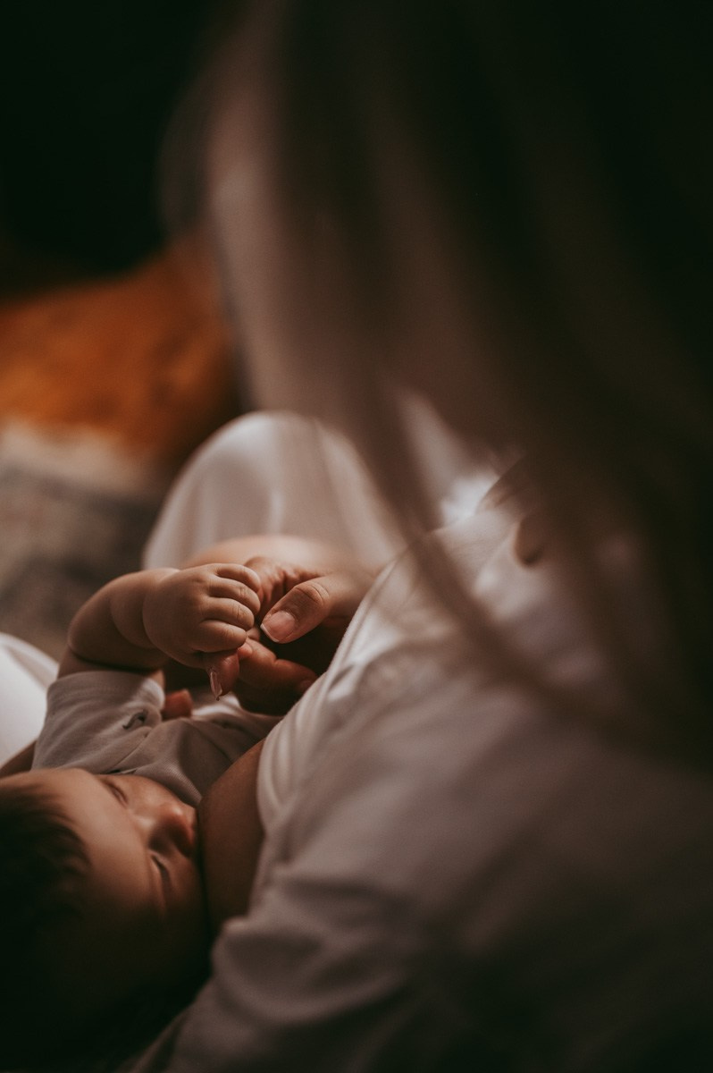 fotografisanje beba kod kuce, porodicno fotografisanje, fotografisanje dece, mama i beba, prve dane sa bebom, kozmetika za bebe, poklon za decu, soba za bebu, decija garderoba, majcinstvo, nega novorodjenceta, priprema za porodjaj, nega beba, dojenje