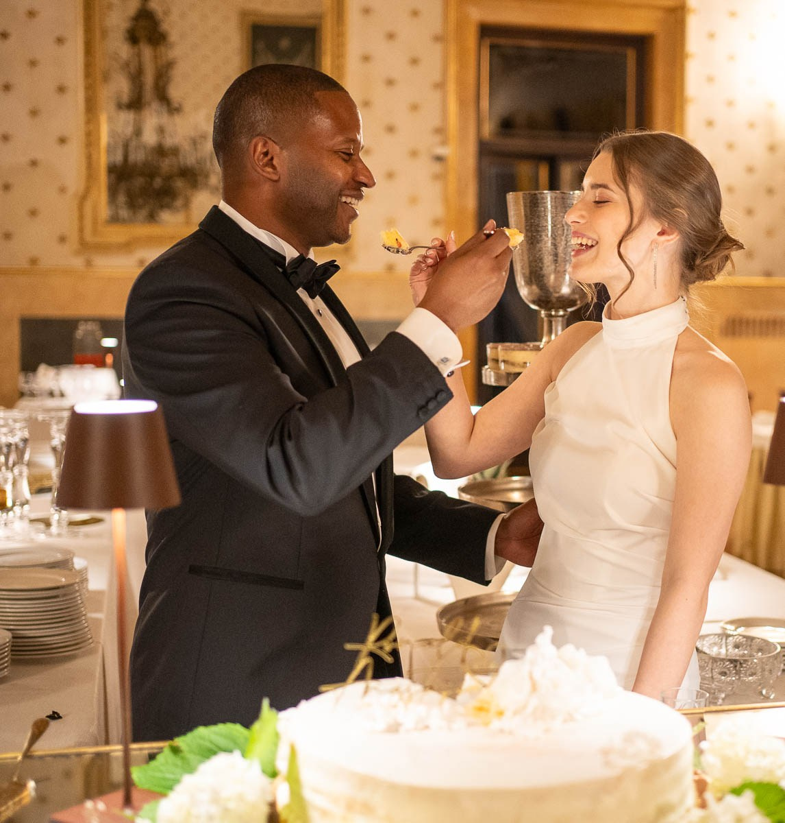 Anastasia e Ronald matrimonio presso il Caffé Pedrocchi Italia. Lorenzo Mazzega Wedding | Fotografo Matrimonio Milano | Reportage