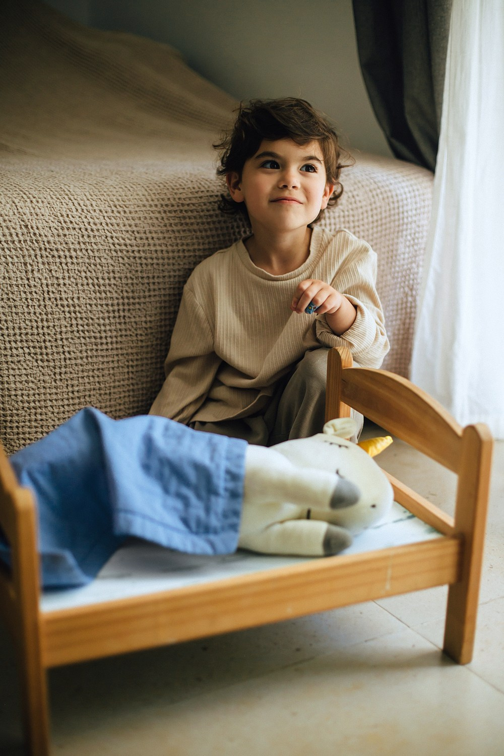 Mom&daughter at home. Family photographer in Israel