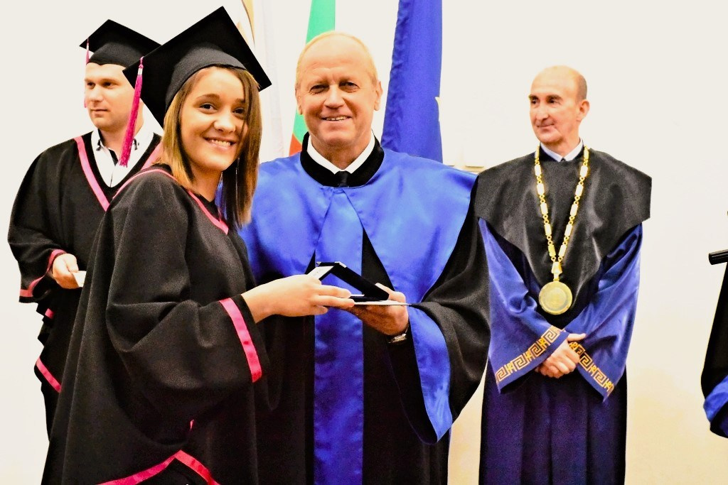 Връчване на дипломи в ЮЗУ